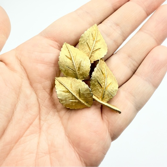Vintage Gold Tone Leaves Flower Bow Tie Brooches Lot - Picture 5 of 8